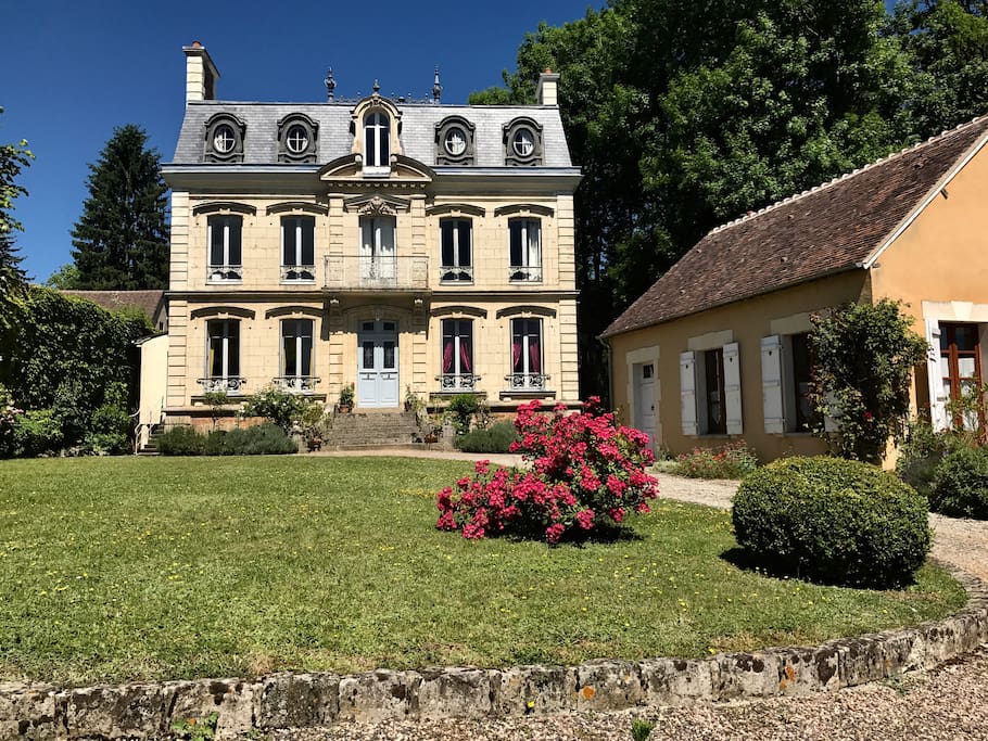 La villa et la maison du jardinier (côté cour)