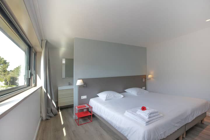 Hlavná spálňa s kúpeľňou, 2 samostatnými posteľami alebo manželskou posteľou 200 X 200