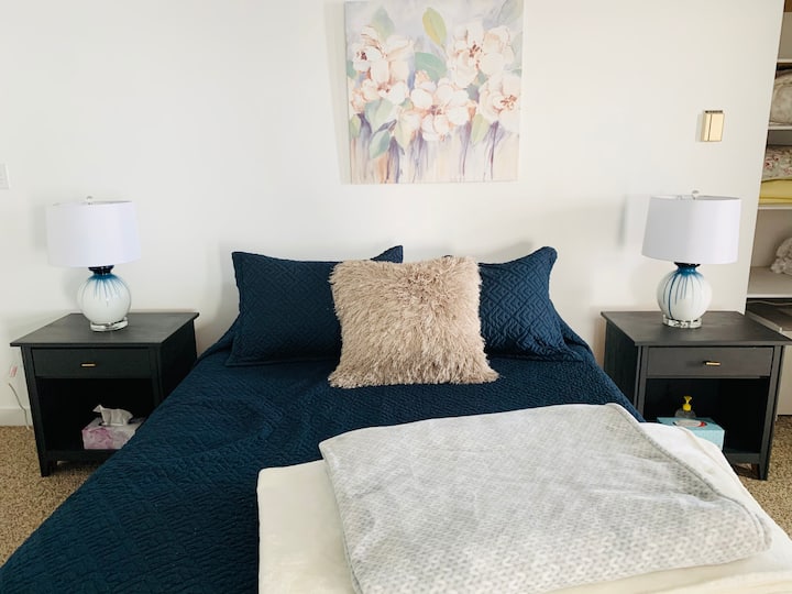 Habitación 5: planta baja con 1 cama tamaño queen con vistas al océano.