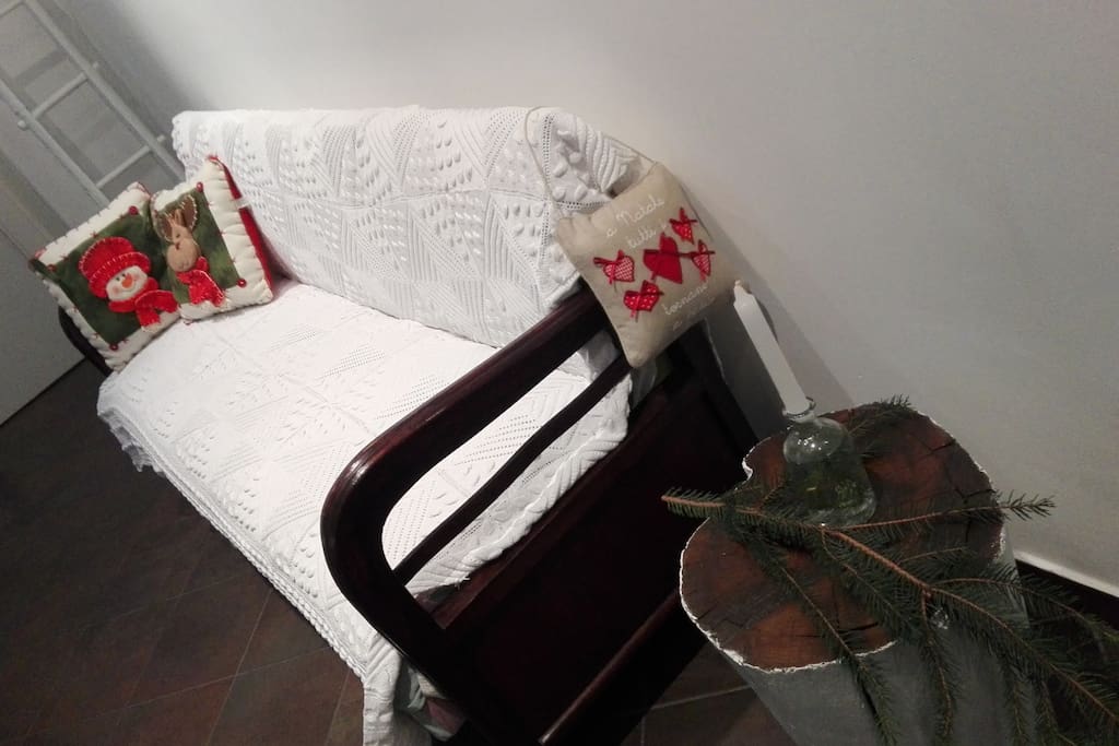 Il nostro divano in versione natalizia