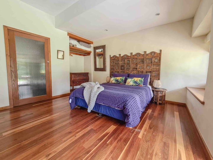 Straw bale house. Blue room Farm stays for Rent in Dromana, Victoria