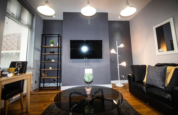 Grey Apartment 2 bed Blackpool Town Centre