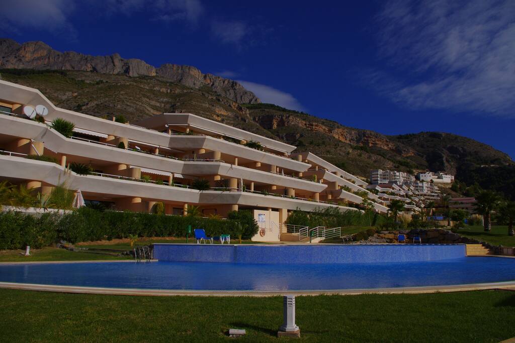 3 slaapkamers 165m2 Altea la Nova heeft twee buiten zwembaden