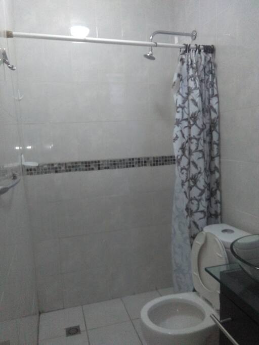 Baño con regadera.