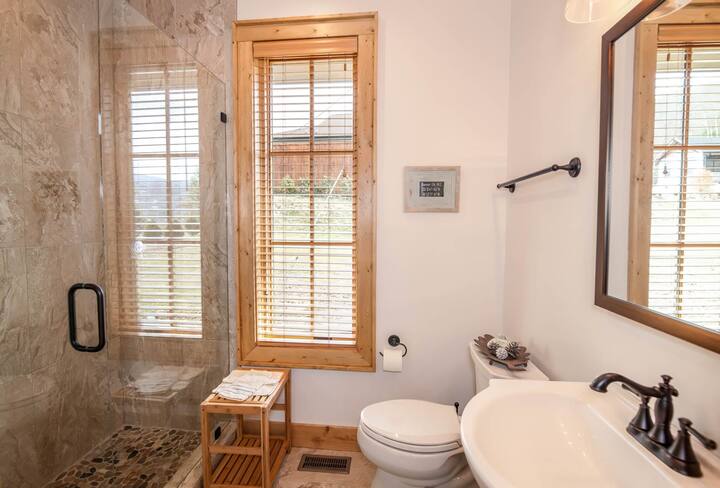 Upscale Mountain Cottage Views King Master Suite Elk River Access Ski Beech Cabins For Rent In Banner Elk North Carolina United States