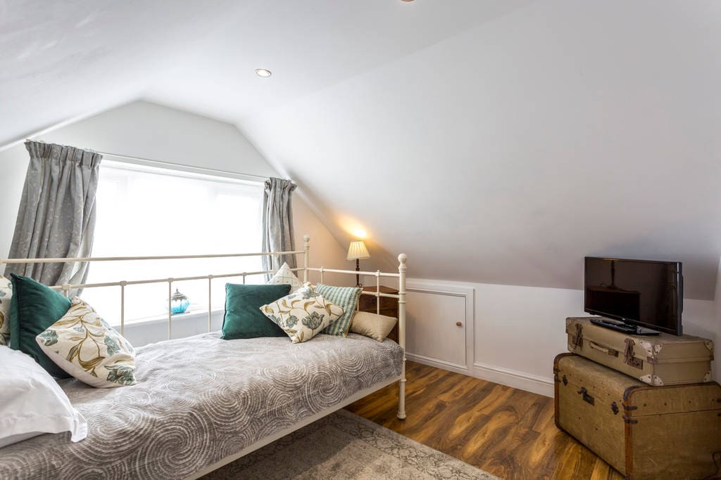 Bedroom 4 - with wifi, Smart TV and Firestick