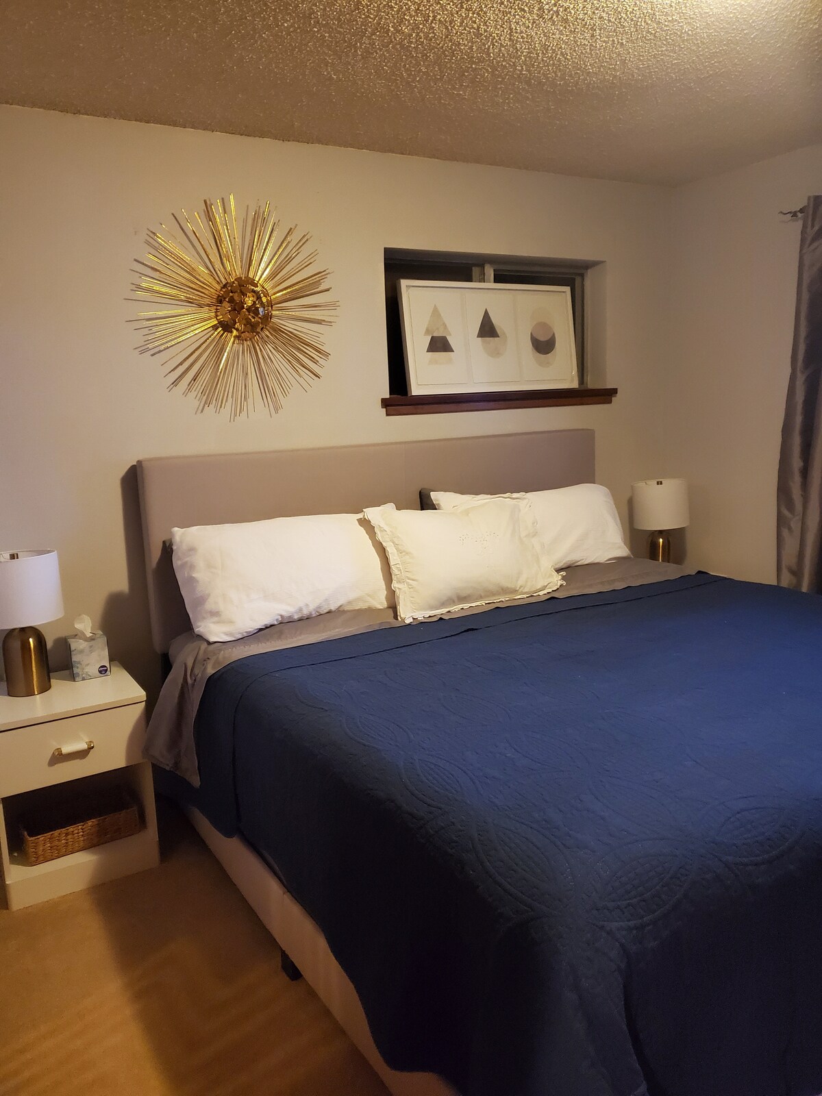 غرفة النوم الرئيسية ، سرير كينج