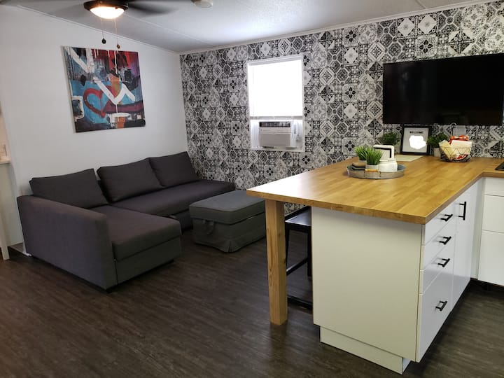2bdrm Sherkston Shores Cottage. Steps To The Beach - Crystal Beach