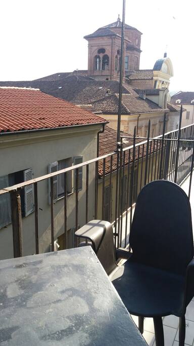 Il balcone su via Aliberti