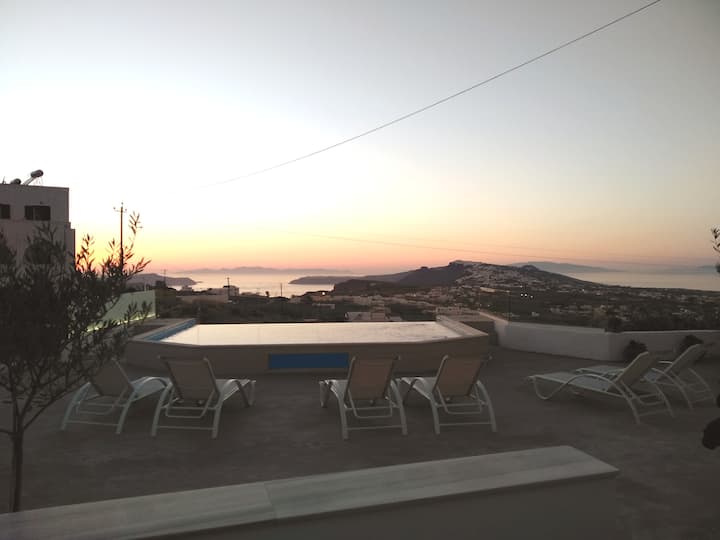 Aroma Cavas Suite with Caldera view and Sunset