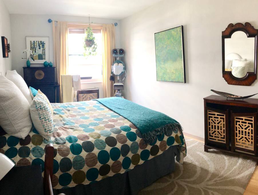 with comfortable queen sized bed