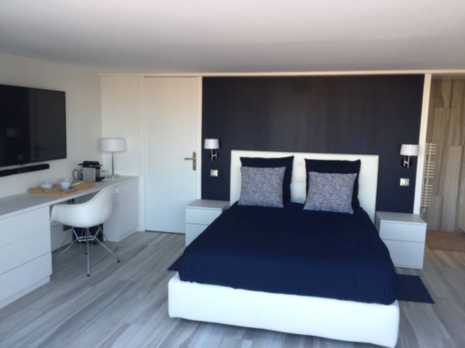 chambre avec lit 140