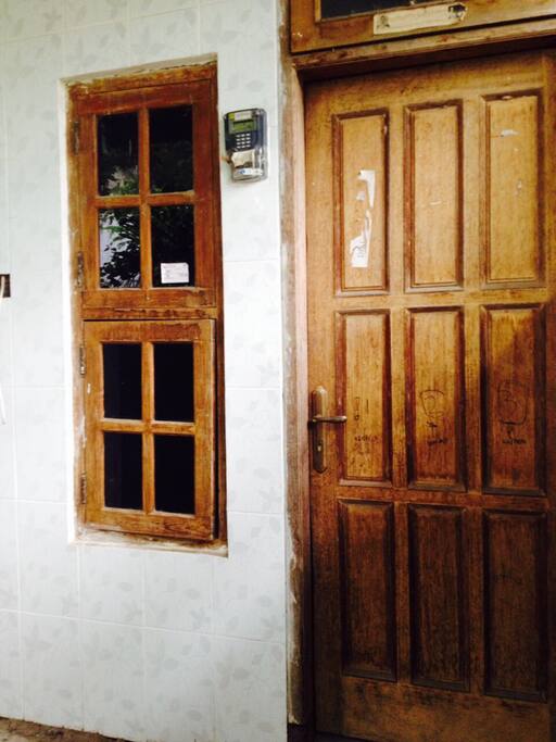 Pintu utama