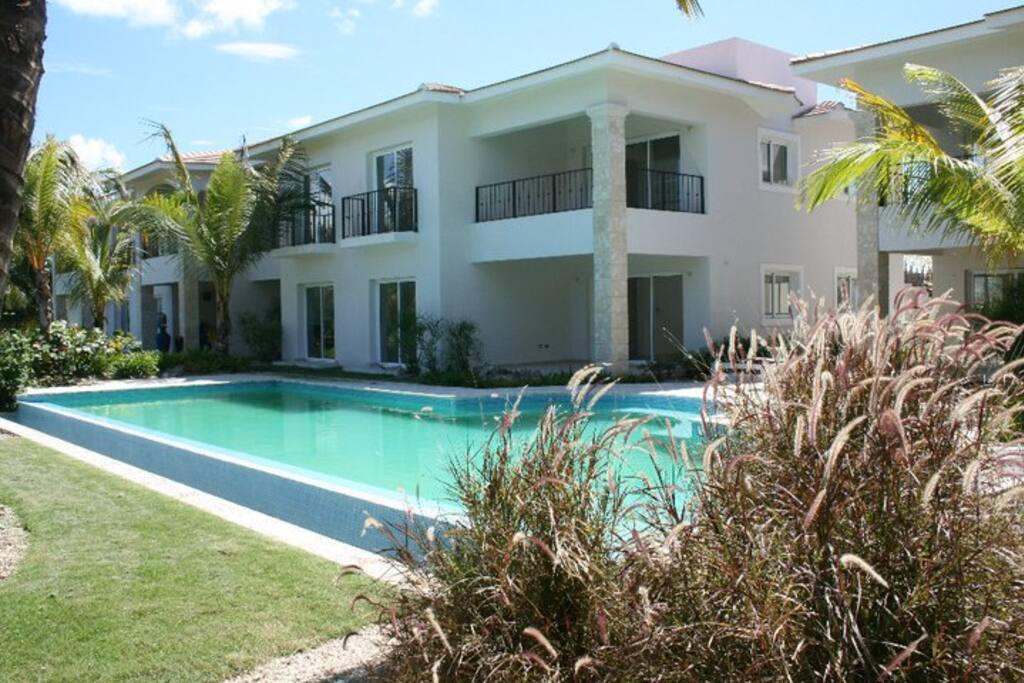 Beautiful apartment with a pool