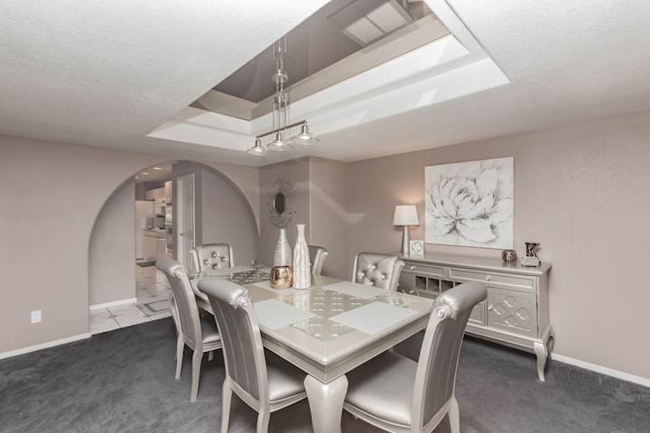 Relaxing Exec 4BR Near Strip Great for Work/Vaca