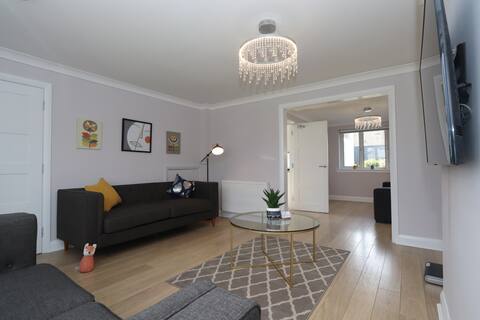 Dunfermline - Luxury 3 bedroom 2 bathroom house