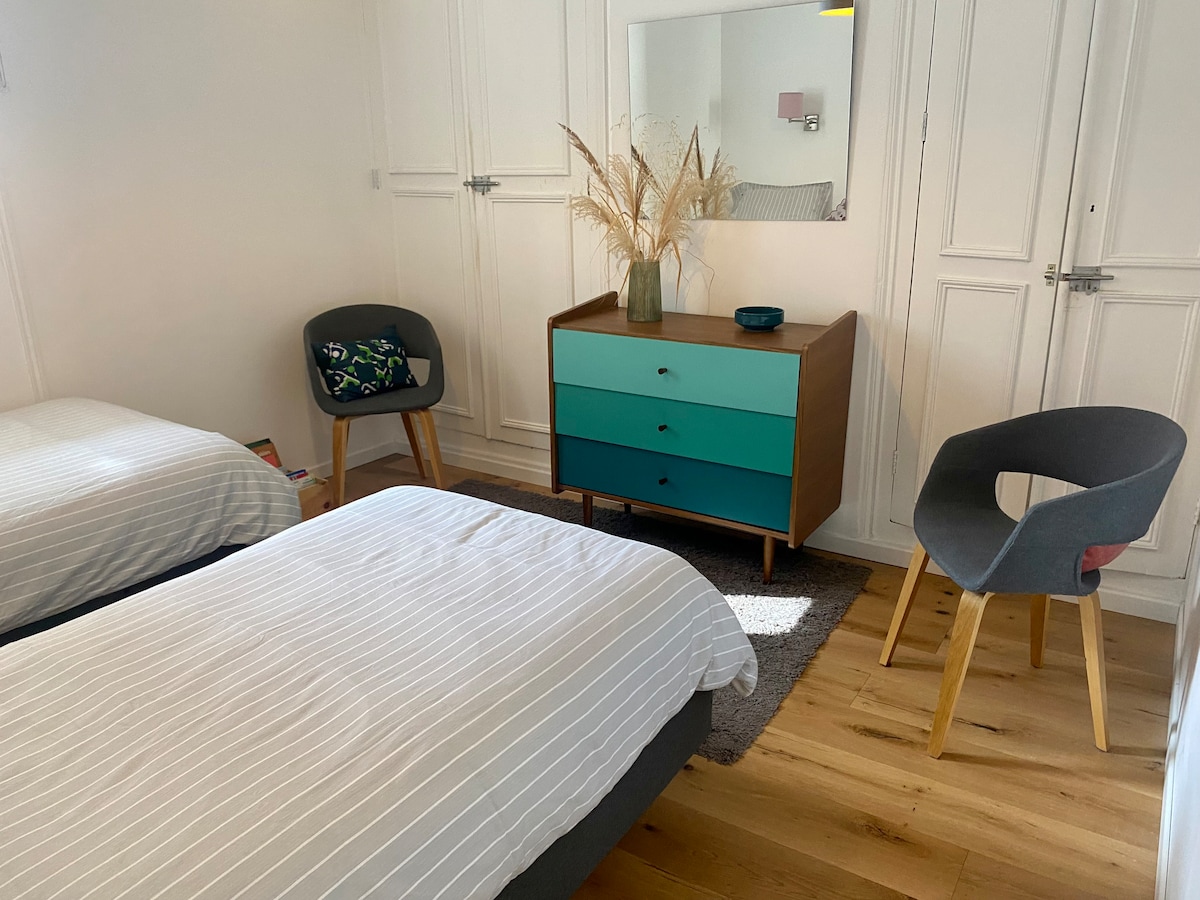 Спална соба n2 двоен кревет (широк 180-220 см) 