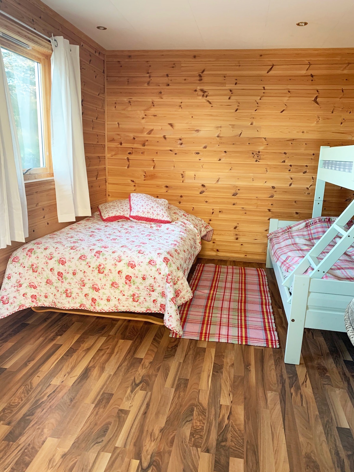 ห้องนอนในส่วนต่อเติม