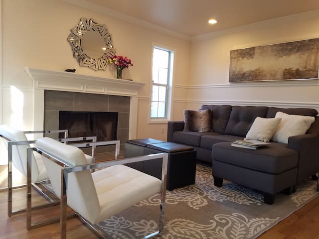 Entire house for families：Steps to beach!