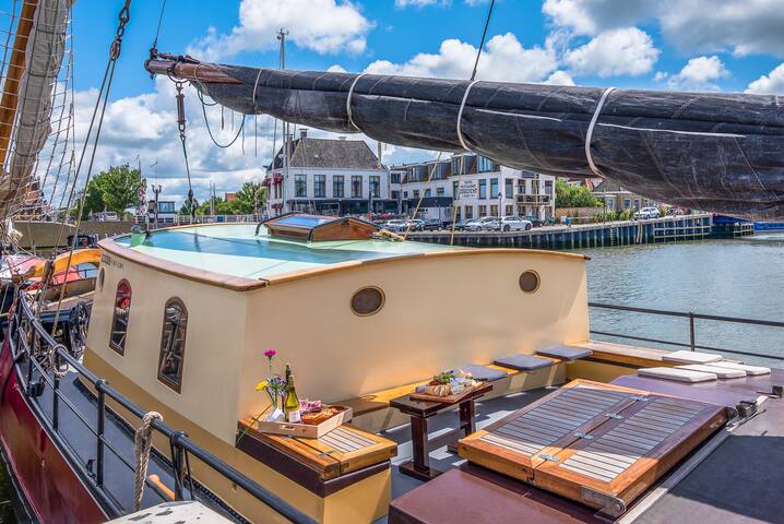 Sailing ship LOTUS, unique group accommodation gallery image 5