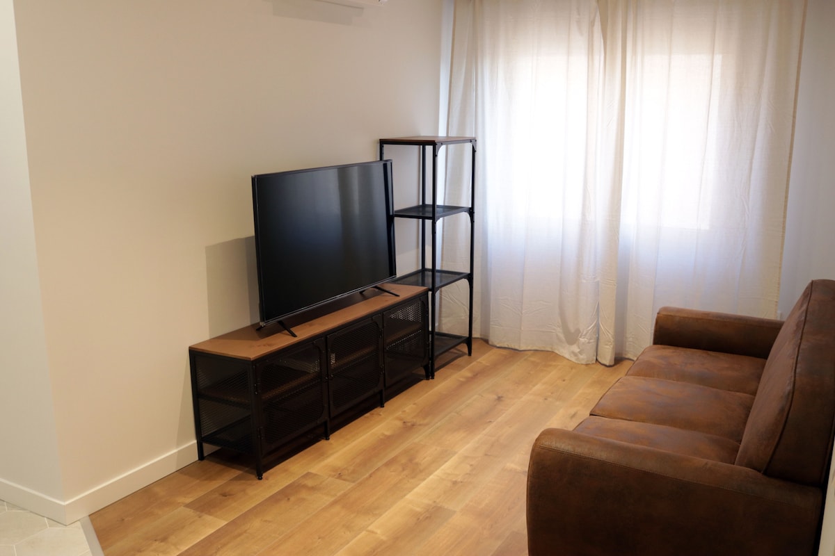 Propiedad de Airbnb exitosa: Downtown Industrial Penthouse. WiFi, A/C en Salamanca