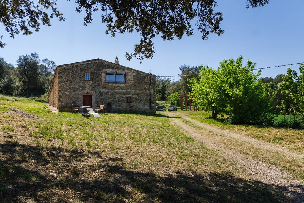 EXTERIOR DEL MAS MONT RODO