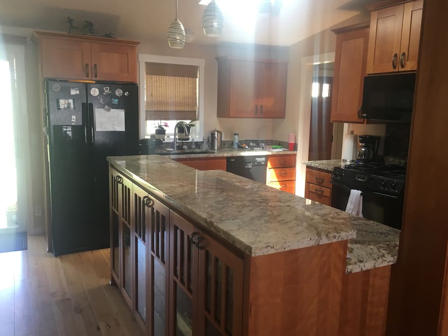 Granite counter tops, open floor plan.