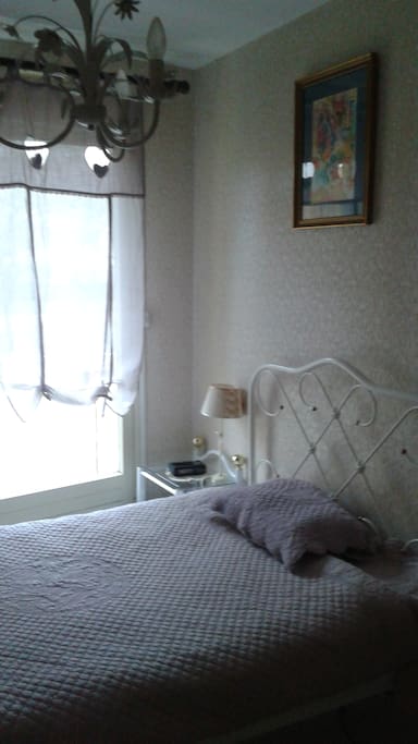 La chambre avec un lit en 120