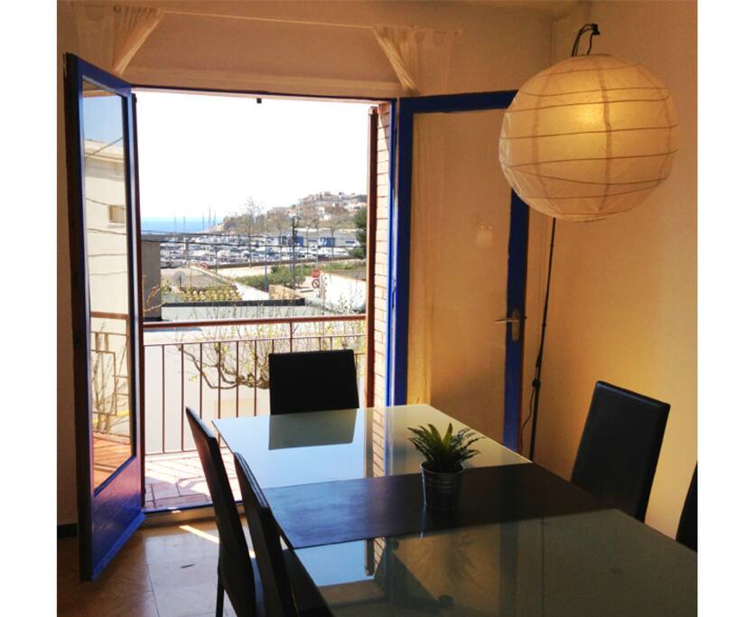 Comedor con vistas al mar