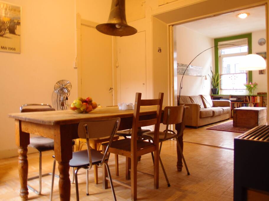 Dining room with big table and plenty of space