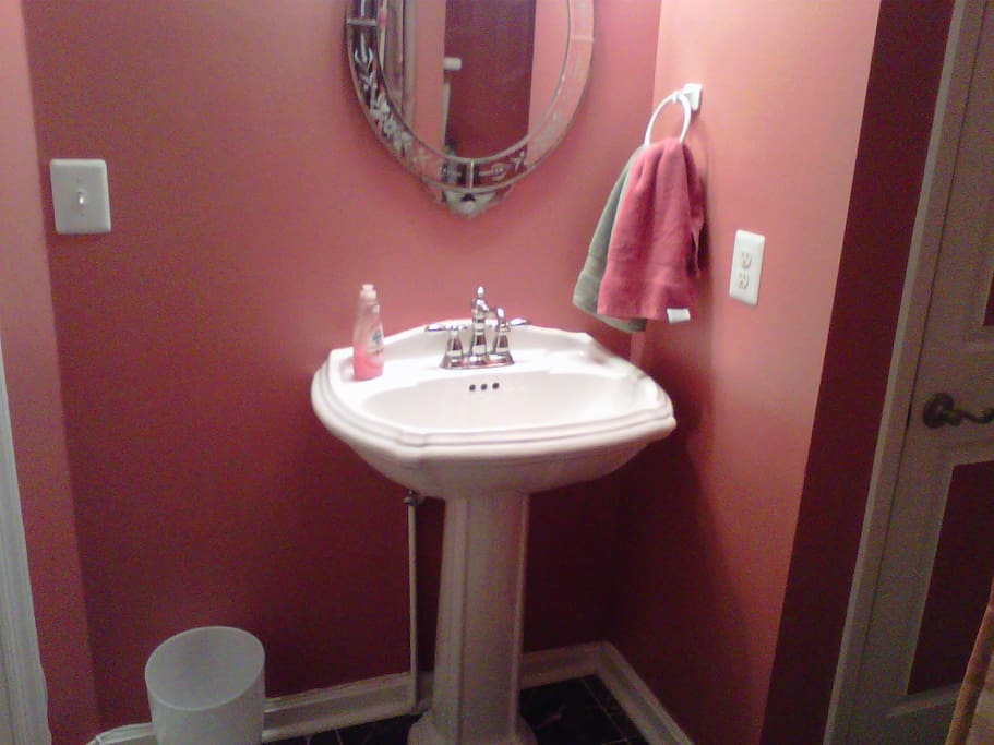 bathroom pedestal sink