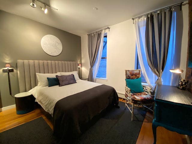 Stylish 2 bedrooms steps away from Times Square