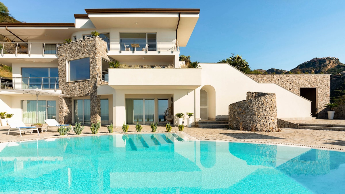 Italy Luxury Villas & Vacation Rentals | Airbnb Luxe | Luxury Retreats