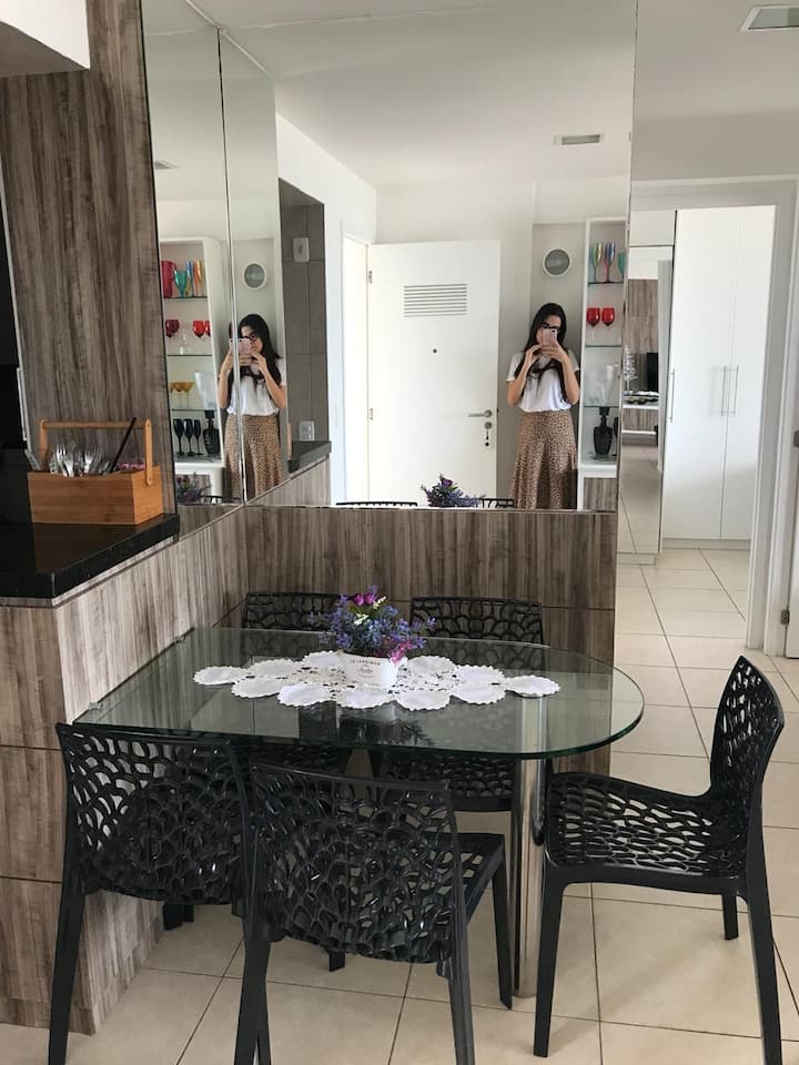 Table en verre avec 4 chaises
