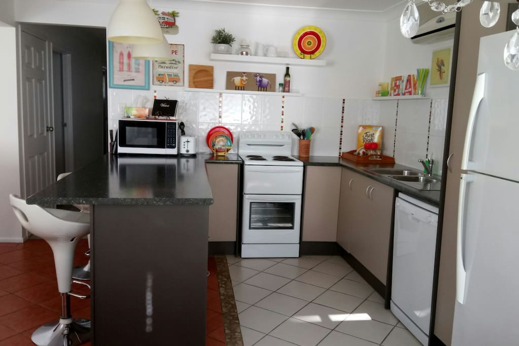Fully equipped kitchen with dishwasher