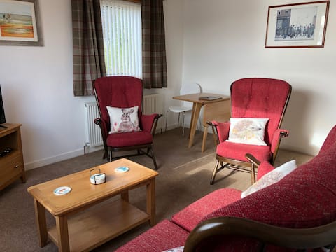 Lovely two bed flat with beautiful harbour views.