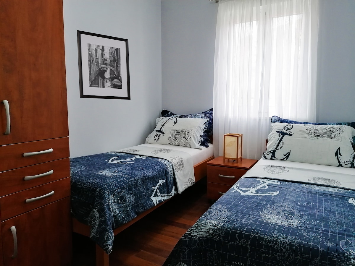 Двойна спалня