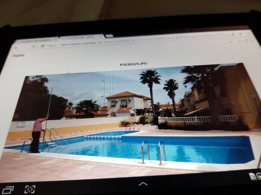 Una de las 2 piscinas comunitarias...