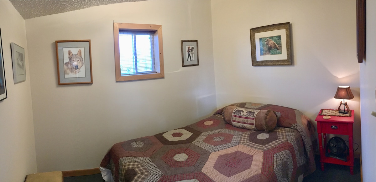 2nd bedroom