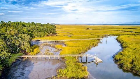Stylish Luxury Marsh Retreat on Deep Water Creek