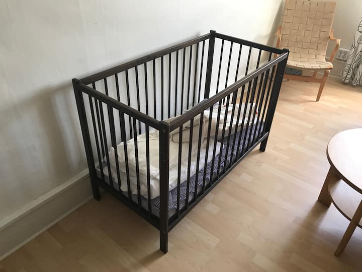 Krevat fëmijësh i disponueshëm për të marrë hu