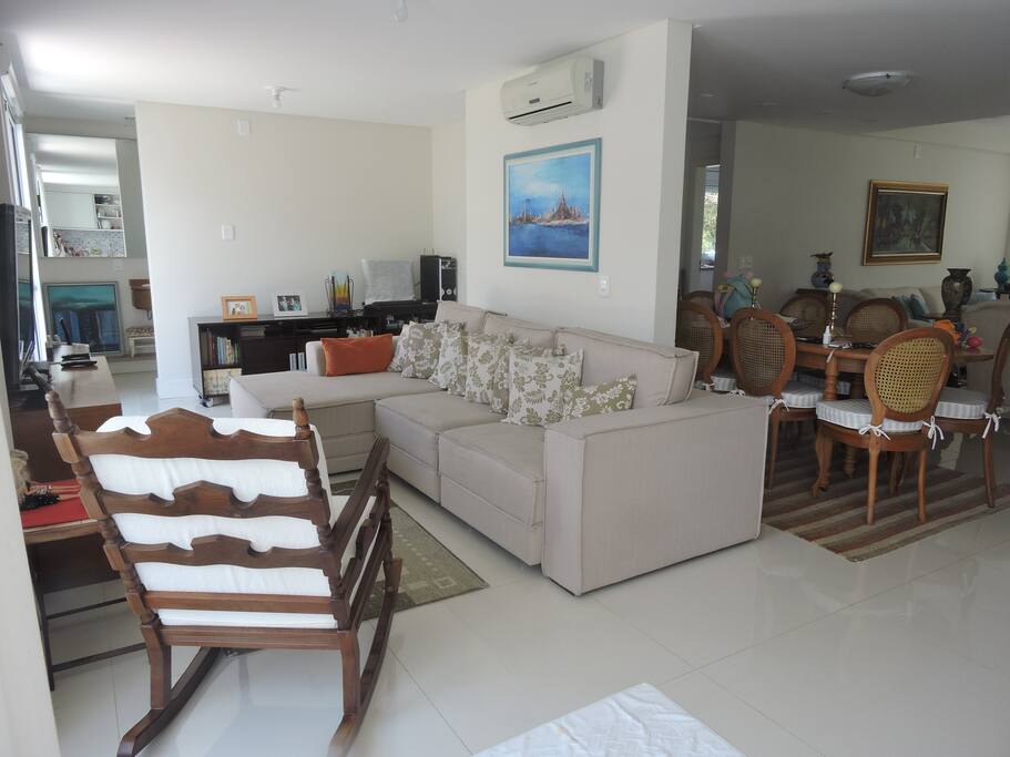 Sala de TV com sofá cama