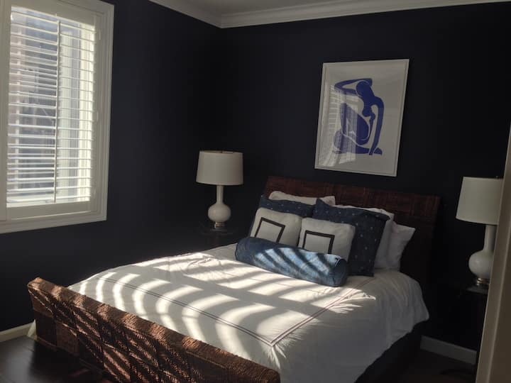 3rd Floor Bedroom 2 - Queen Bed