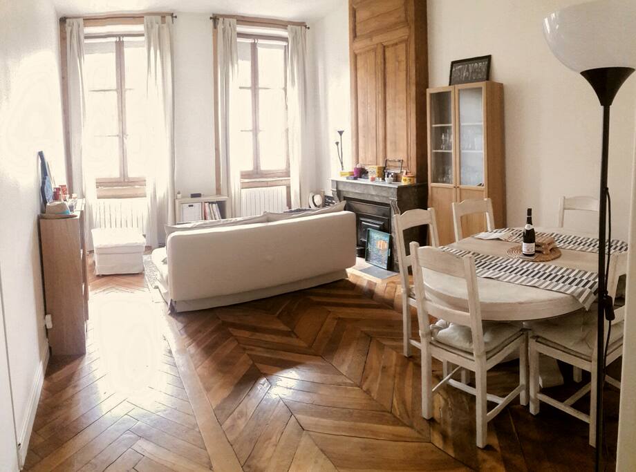 Grand séjour lumineux