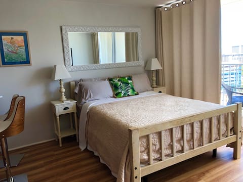 Chic Beachy Studio @ Marine Surf w/Parking