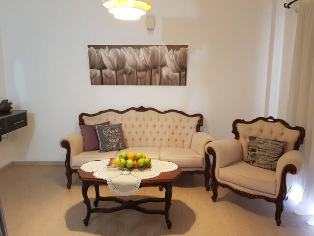 CHRISTINA'S apartment