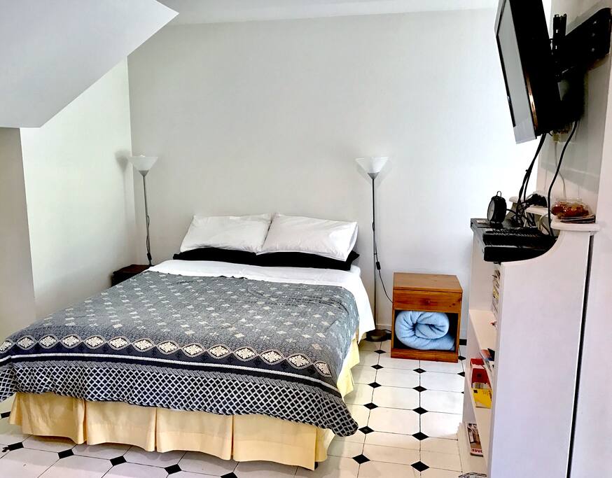 Queen bed