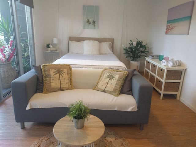 Noosa Hill Hideaway Studio