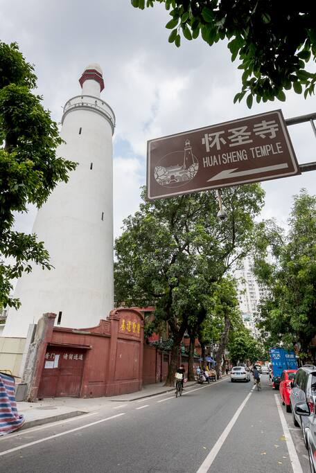小区门口就是怀圣寺
