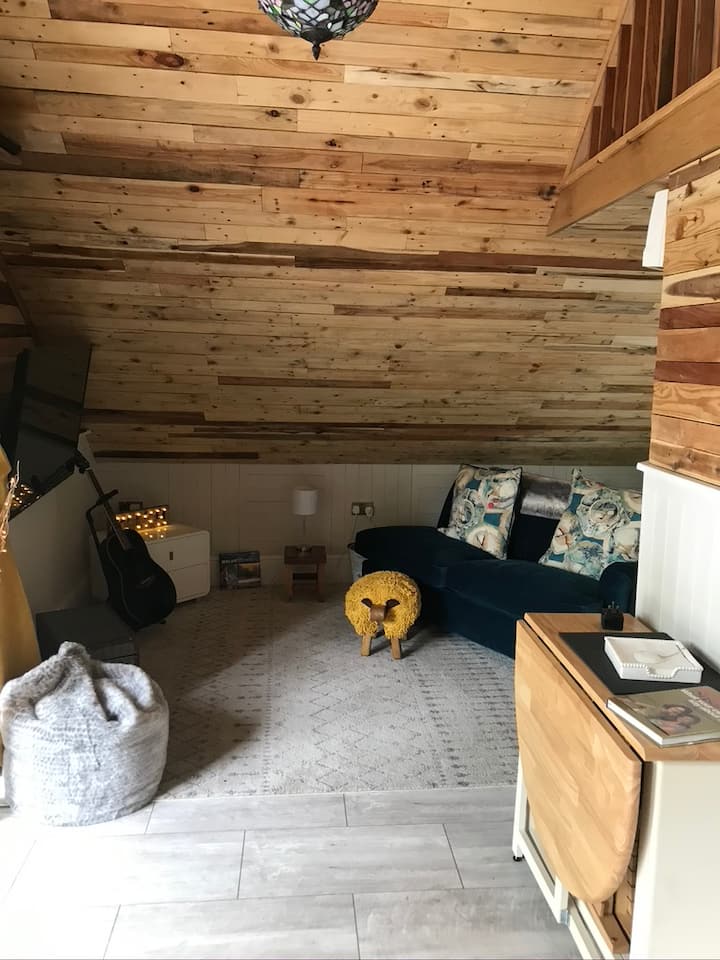 The Shed . A Cosy, Peaceful, 96% Recycled, Chalet. - Carmarthenshire